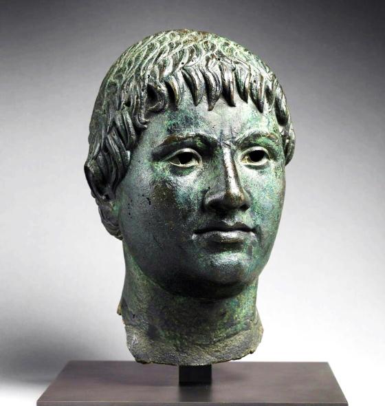 La civilisation étrusque à travers les chefsd'œuvre du musée du Louvre